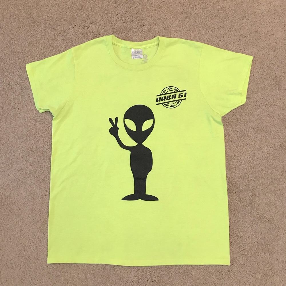 Area 51 Alien Graphic T Shirt Size M Neon Lemon Lime FLAW Roswell Nevada UFOs